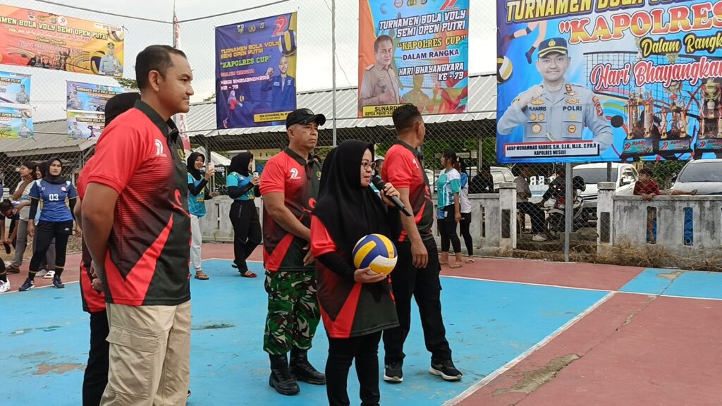 Kapolres dan Bupati Mesuji Resmikan Turnamen Voli Putri dalam Rangka Hari Bhayangkara ke-79