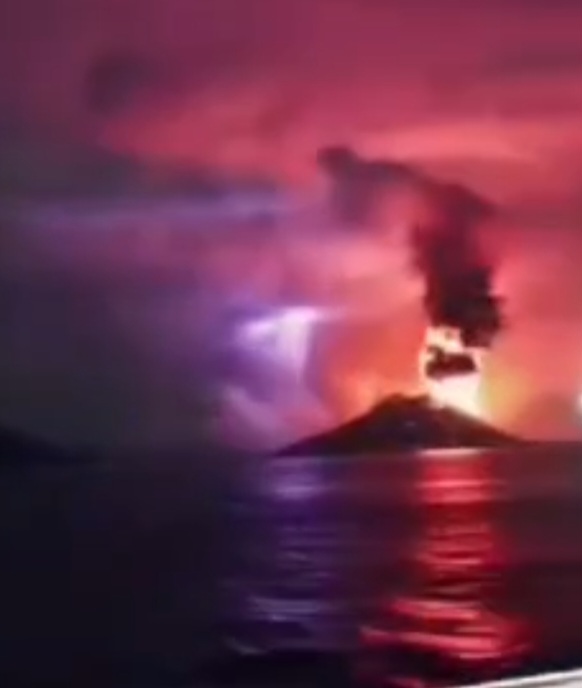 ​Gunung Anak Krakatau Level III (Siaga), KSOP Bakauheni Keluarkan Peringatan Keras untuk Pelayaran Selat Sunda